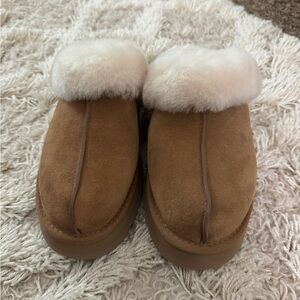Cozy Tan Suede Slippers with Cream Fur Lining